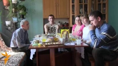 Ukrainian Activist Family Hopes For Change