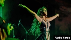 میخال الیا کمال تاکید دارد که مردم ایران تنها نیستند و او و بسیاری دیگر در کنارشان ایستاده‌اند و از خواسته‌هایشان حمایت می‌کنند