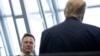 Илон Маск Дональд Трамптын шайлоо өнөктүгүнө активдүү катышып, кийин анын администрациясында иштеди.