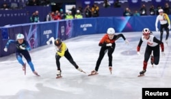 Қазақстан құрамасы (сол жақта) аралас эстафета жарысында. Милан. 10 ақпан. 2026 жыл.