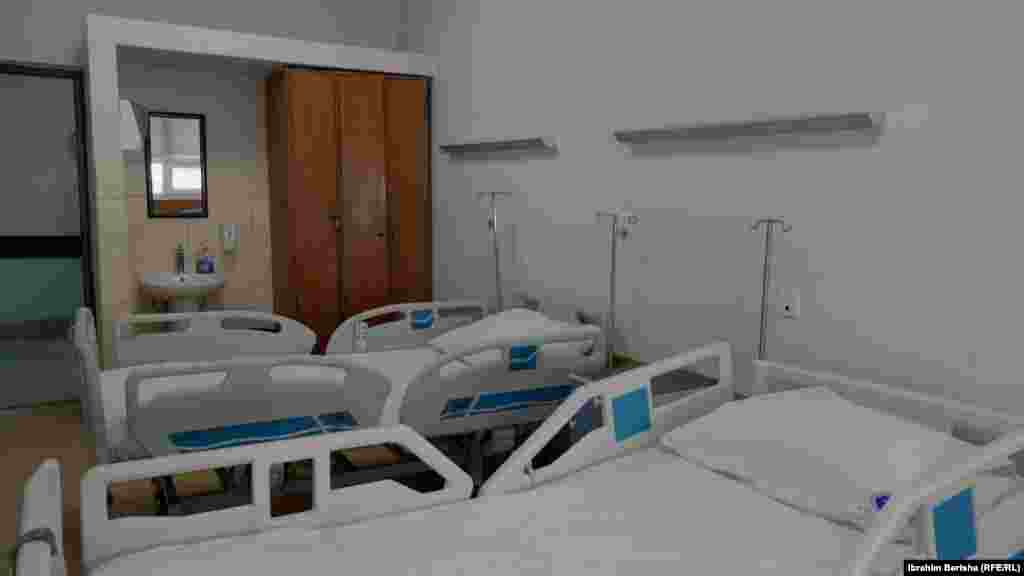 Një dhomë në një nga repartet e parenovuara në Klinikën e Gjinekologjisë.