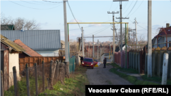 Sătenii din Varnița, localitate de lângă Nistru, se pregătesc de oprirea livrărilor de gaze în Transnistria. Aceștia au pregătit lemne, lumânări și lămpi cu kerosen.