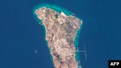 Fotografija koju je objavila Evropska svemirska agencija prikazuje iransko ostrvo Kharg, na kojem se nalazi glavni terminal za izvoz nafte i preko kojeg prolazi velika većina iranskih isporuka, snimljenu 7. marta.