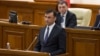 Vitalie Pîrlog (cel de la tribuna Parlamentului), în decembrie 2017, la numirea sa în funcția de director al Serviciului de Informații și Securitate. 