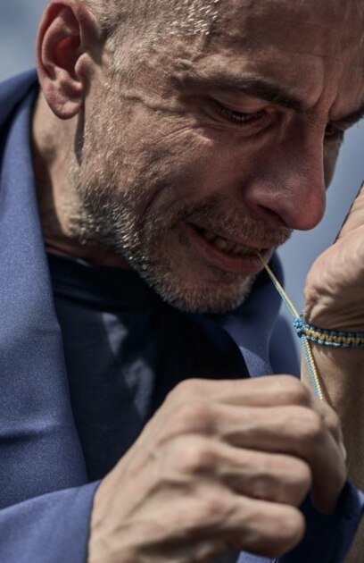 Докато руската обсада на Мариупол през 2022 г се проточва