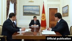 Дастанбек Жумабеков, Сооронбай Жээнбеков жана Мухаммедкалый Абылгазиев.