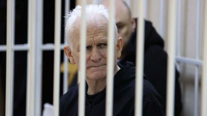 В Беларуси к 10 годам заключения приговорили нобелевского лауреата