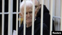 Алесь Беляцький засуджений у Білорусі до 10 років ув’язнення