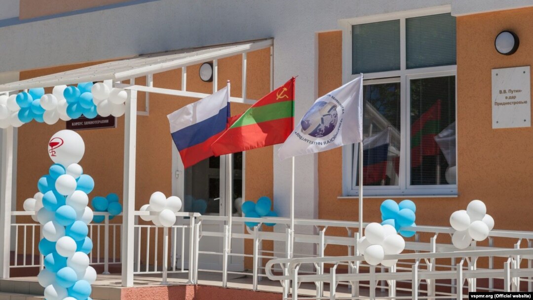 Pe inscripţie de la acest spital scrie: "cadoul lui V. V. Putin pentru Transnistria". 06.06.2017