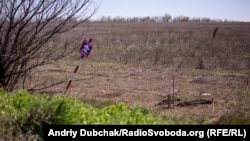 Місцева влада регулярно повідомляє про випадки підриву цивільних на вибухових пристроях, зокрема, в деокупованих Харківській і Херсонській