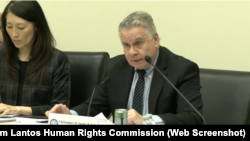 Вядоўца слуханьняў, дэпутат Палаты прадстаўнікоў Кангрэсу ЗША ад Рэспубліканскай партыі Крыстафэр Сьміт