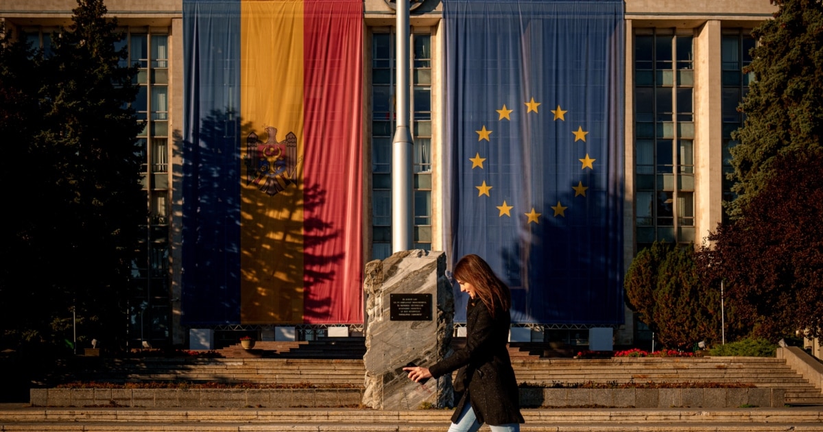 Moldovans Vote In Pivotal Choice Between EU Integration And Russian Influence
