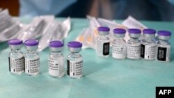 Marii producători de vaccin anti-Covid au fost invitați joi, 25 februarie, să răspundă întrebărilor deputaților din comisiile de Sănătate și cea pentru Industrie și Cercetare din Parlamentul European