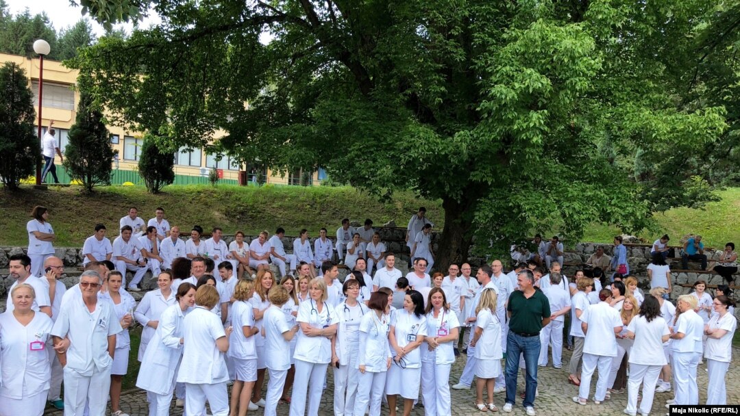 Protest medicinara u Tuzli, 18.juna