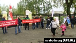 Ілюстрацыйнае фота. Папярэдні дазволены пікет на стадыёне фабрыкі «Славянка» 7 кастрычніка 2016 году