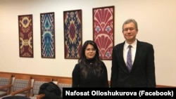 Перед тем, как покинуть страну, Нафосат Оллашукурова встретилась с послом США в Узбекистане Дэниелем Розенблюмом.
