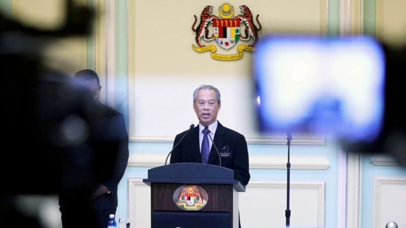 Владата на Малезија поднесе оставка 