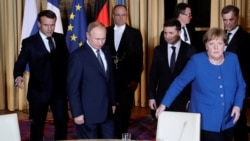 Радіо Свобода наживо стежить за перебігом подій у Єлисейському палаці та у Києві