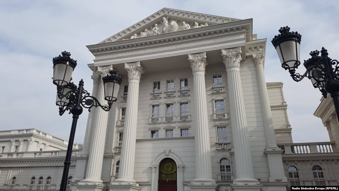 Извадени буквите од Влада на Република Македонија во очекување на нови со името Северна Македонија