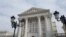 Në ndërtesën e Qeverisë është hequr mbishkrimi “Republika e Maqedonisë” dhe pritet të zëvendësohet me mbishkrimin "Republika e Maqedonisë së Veriut".
