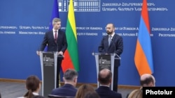 Հայաստանի և Լիտվայի ԱԳ նախարարներ Արարատ Միրզոյանի և Կեշտուտիս Բուդրիսի համատեղ ասուլիսը Երևանում, 19-ը մայիսի, 2026թ. 