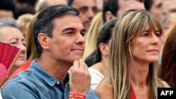 Pedro Sánchez és felesége, Begoña Gómez 2023. július 23-án Madridban