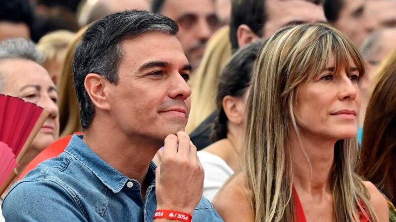După ce premierul Sánchez a amenințat cu demisia, acuzațiile de corupție la adresa soției se „subțiază”