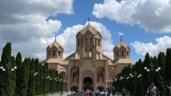 Սարկավագը պնդում է՝ եպիսկոպոսն իրեն հարվածներ է հասցրել. սրբազանը դա հերքում է