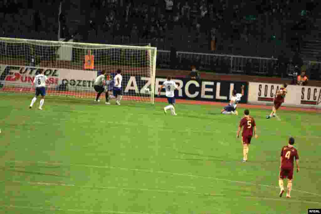 Tribunada savaş, meydanda barış... #9