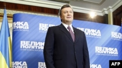 Собиқ Бош вазир Виктор Янукович президентликка сайланса¸ ўз рақиблари хатосини такрорламасликка ваъда қилмоқда.