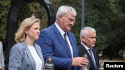 Beate Meinl-Reisinger vizitând Odesa cu omologul său ucrainean Andri Sibiha (centru) pe 20 august, înainte să vină la Chișinău.