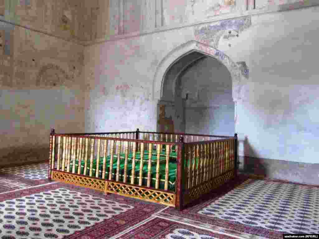 Mäne Babanyň gubury