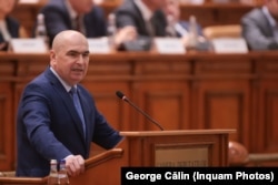 Premierul Ilie Bolojan explică de ce Guvernul și-a asumat răspunderea în Parlament pentru proiectul de reformă a pensiilor magistraților - București, 2 decembrie 2025.
