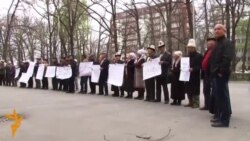 Гапаровдун жакындары митингге чыкты