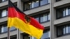 Прапор Німеччини перед офісом Бундесбанку, фото ілюстративне