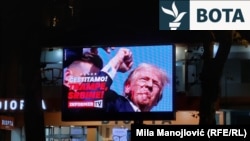 Një bilbord në Serbi me mesazh urues për fitoren e Donald Trumpit në zgjedhjet presidenciale amerikane. Beograd, 6 tetor 2024. 