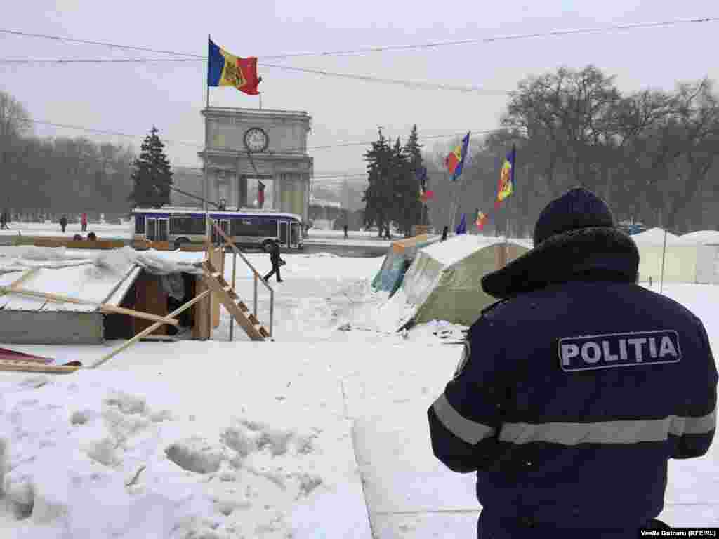 17 ianuarie 2016. A doua zi, piaţa e pustie