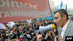 Boxer Vitaliy Klitschko addresses the crowds at the protest