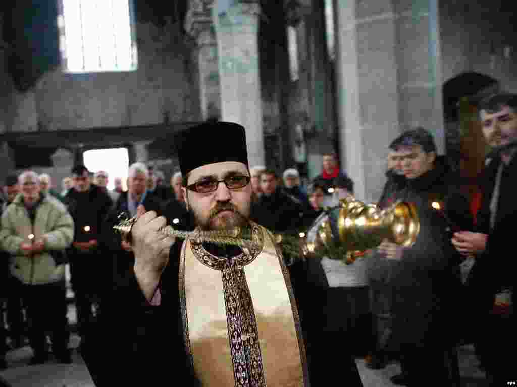 Crkvena služba u Mitrovici - Crkvena služba u Mitrovici