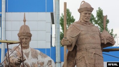 Әйелдер жоғары сапалы порно Мен ас үйде жетілген әйелдің белдемесін көтердім.