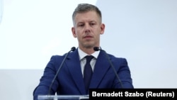 Петер Мадяр сказав на пресконференції 3 вересня, що Будапешт «діятиме інакше», ніж інші країни ЄС, щодо військовозобовʼязаних чоловіків