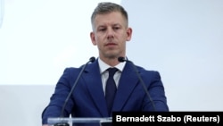 За словами Петера Мадяра, його перші офіційні переговори із Володимиром Зеленським відбудуться в п’ятницю, 16 жовтня, у будівлі Ради ЄС у Брюсселі