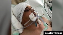 Roman Sopin a murit la câteva zile după ce a fost internat în spital cu o leziune gravă la cap. Familia bănuiește că a fost cauzată de violență în timpul detenției.