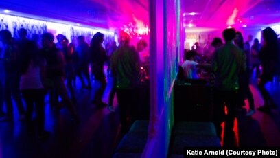 Дәретхана құлының порносы Жалаңаш апайдың суреті