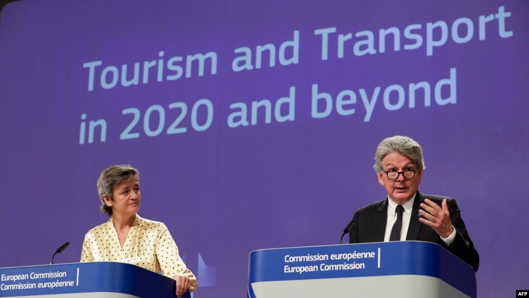 Comisarul european Margrethe Vestager, responsabil cu politica în domeniul concurenței și comisarul pentru piața internă, Thierry Breton