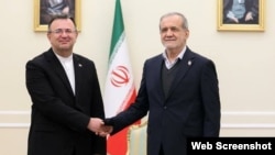 Посол Али Моджани и президент Ирана Масуд Пезешкиан