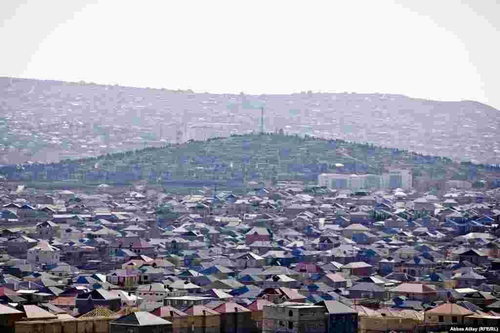 Burdan hətta Xərdalan şəhəri də görünür.