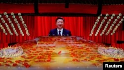 Кытайдын Коммунисттик партиясынын негизделгенинин 100 жылдыгына арналган шоу. Бээжин. 