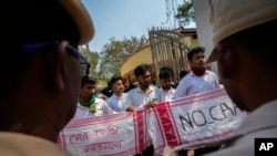Studentët duke protestuar kundër ligjit të ri të Indisë për nënshtetësinë, Guwahati, Indi, 12 mars 2024.