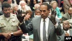 О.Джей Симпсон в суде Лос-Анджелеса, июнь 1995 года